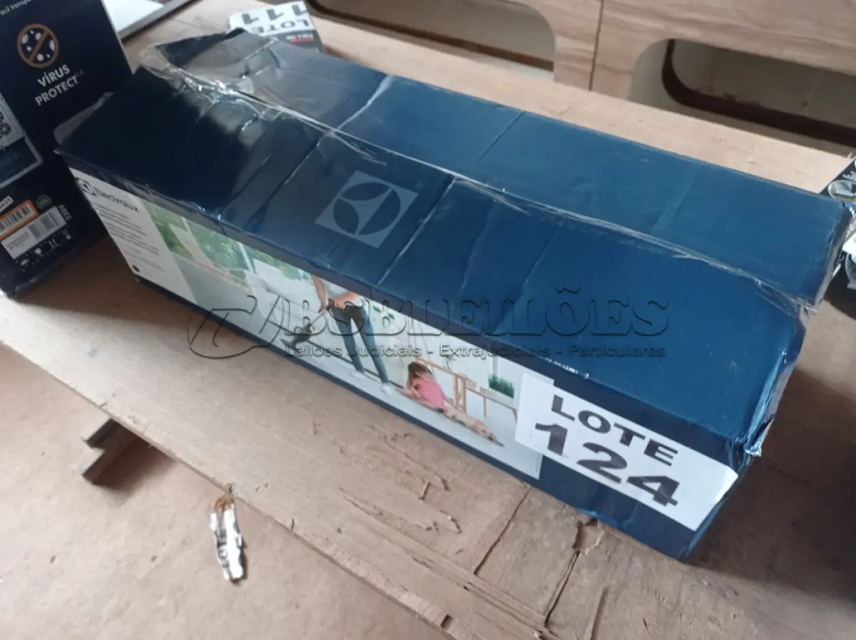 LOTE 124 - 01 - VAPORIZADOR DE PISO, MOP10, 220V, ELECTROLUX (NO ESTADO, NÃO SABEMOS SE FUNCIONA. LEILÃO NÃO TEM GARANTIA E NEM DEVOLUÇÃO, SUJEITO A POSSÍVEIS AVARIAS VISÍVEIS/OCULTAS E/OU AUSÊNCIA DE COMPONENTES)