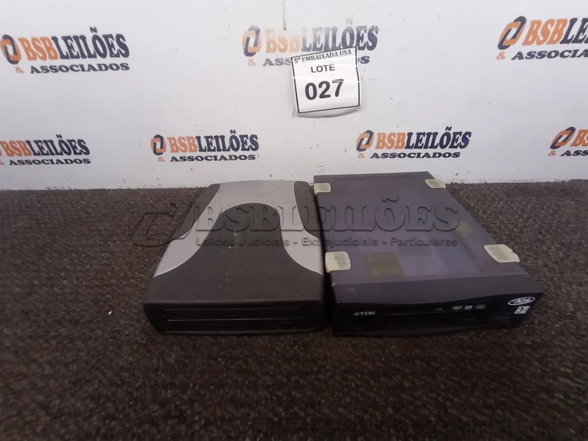 LOTE 027 - 01 PACIFIC DIGITAL 8X8 USB DVD DUAL E 01 TDK AID+840G DVD RW. (NO ESTADO EM QUE SE ENCONTRA. SUJEITO A AVARIAS OCULTAS/VISÍVEIS.)