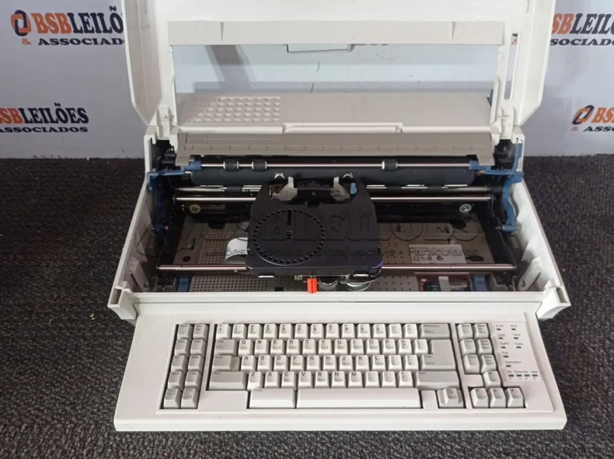 LOTE 067 - 01 MÁQUINA DE ESCREVER LEXMARK 6783011 (TYPEWRITING MACHINE). (NO ESTADO EM QUE SE ENCONTRA. SUJEITO A AVARIAS OCULTAS /VISÍVEIS.)
