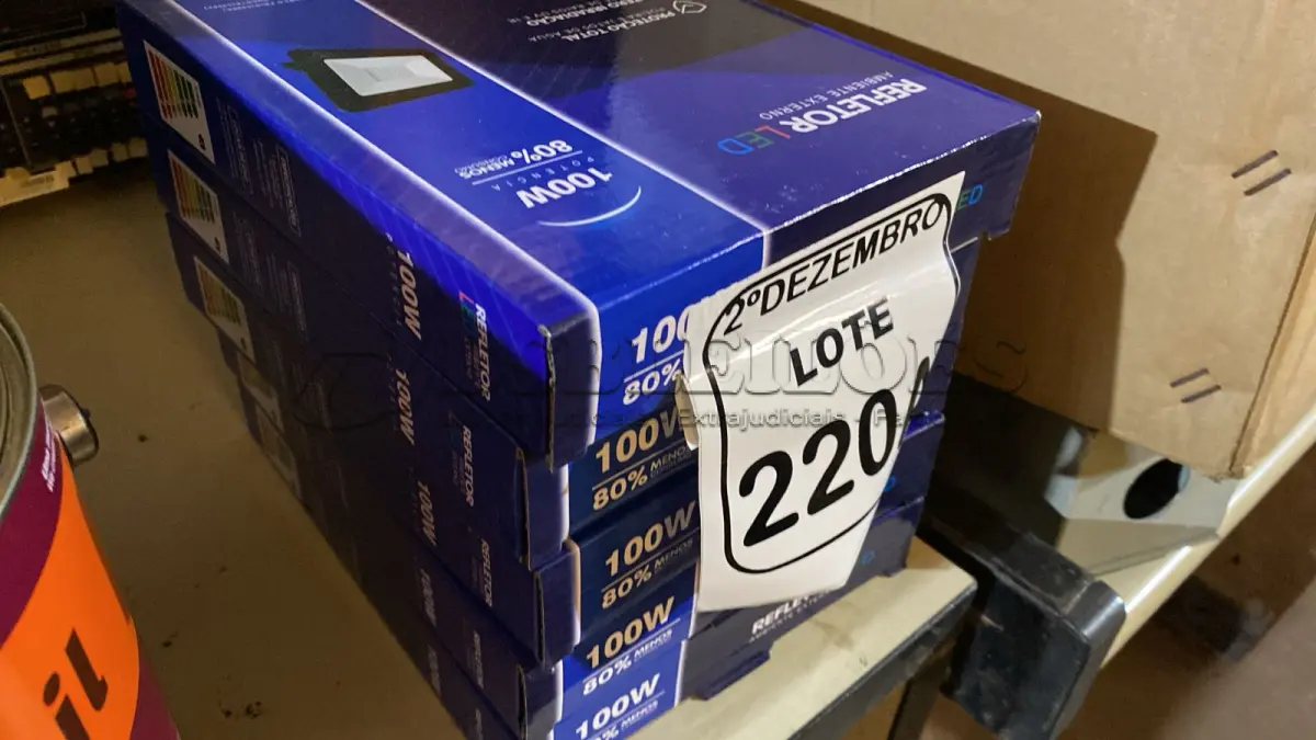LOTE 220 - 05 REFLETORES LED AMBIENTE EXTERNO 100W. (NOVO), (NO ESTADO) ATENÇÃO! FAZER A VISITAÇÃO ANTES DE ARREMATAR, NÃO SABEMOS SE FUNCIONA. LEILÃO NÃO TEM GARANTIA E NEM DEVOLUÇÃO, SUJEITO A POSSÍVEIS AVARIAS VISÍVEIS/OCULTAS E/OU AUSÊNCIA DE COMPONENTES.