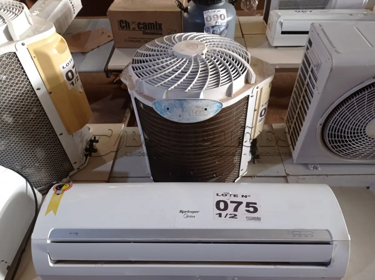 LOTE 075 - 01 KIT AR-CONDICIONADO MIDEA 18000 BTUS (NO ESTADO, NÃO SABEMOS SE FUNCIONA. LEILÃO NÃO TEM GARANTIA E NEM DEVOLUÇÃO, SUJEITO A POSSÍVEIS AVARIAS VISÍVEIS/OCULTAS E/OU AUSÊNCIA DE COMPONENTES)