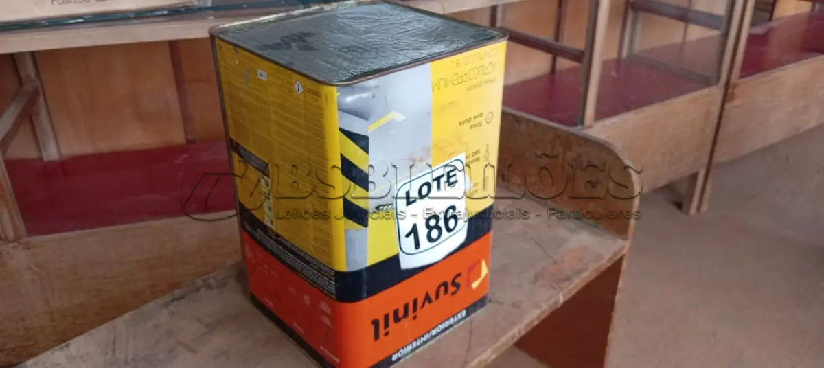 LOTE 186 - 01 LATA DE TINTA P/PISO NA COR CINZA 18L ACRÍLICO PREMIUM MARCA SUVINIL (NO ESTADO, NÃO SABEMOS SE FUNCIONA. LEILÃO NÃO TEM GARANTIA E NEM DEVOLUÇÃO, SUJEITO A POSSÍVEIS AVARIAS VISÍVEIS/OCULTAS E/OU AUSÊNCIA DE COMPONENTES)