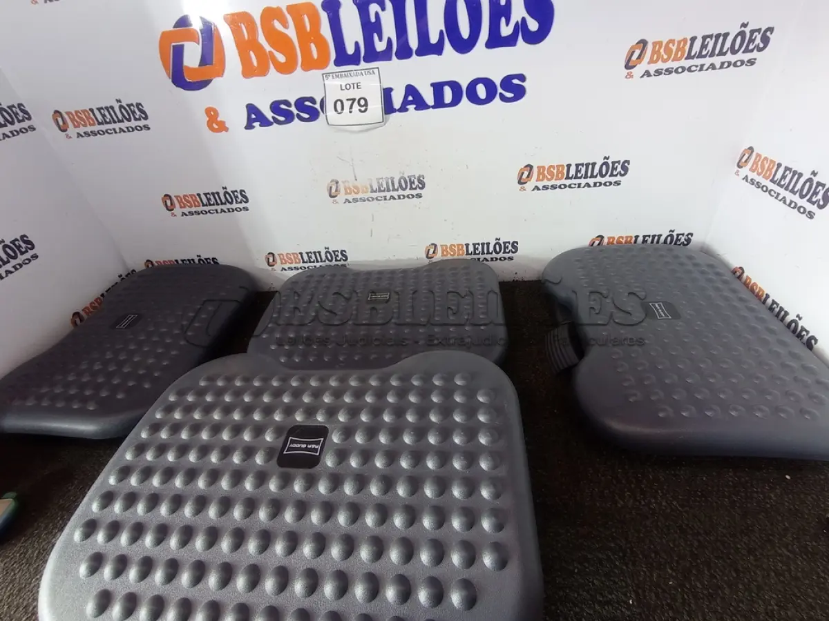LOTE 079 - 04 APOIOS PARA PÉS (FOOTRESTS). (NO ESTADO EM QUE SE ENCONTRA. SUJEITO A AVARIAS OCULTAS/VISÍVEIS.)
