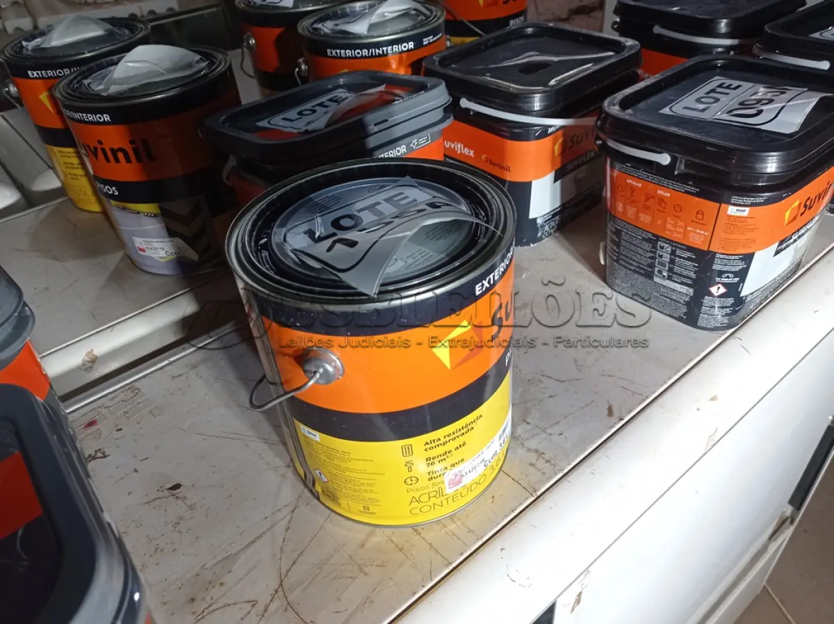 LOTE 155 - 01 LATA DE TINTA ACRÍLICA NA COR FOSCO VERMELHO MARCA SUVINIL 3,6L (NO ESTADO, NÃO SABEMOS SE FUNCIONA. LEILÃO NÃO TEM GARANTIA E NEM DEVOLUÇÃO, SUJEITO A POSSÍVEIS AVARIAS VISÍVEIS/OCULTAS E/OU AUSÊNCIA DE COMPONENTES)