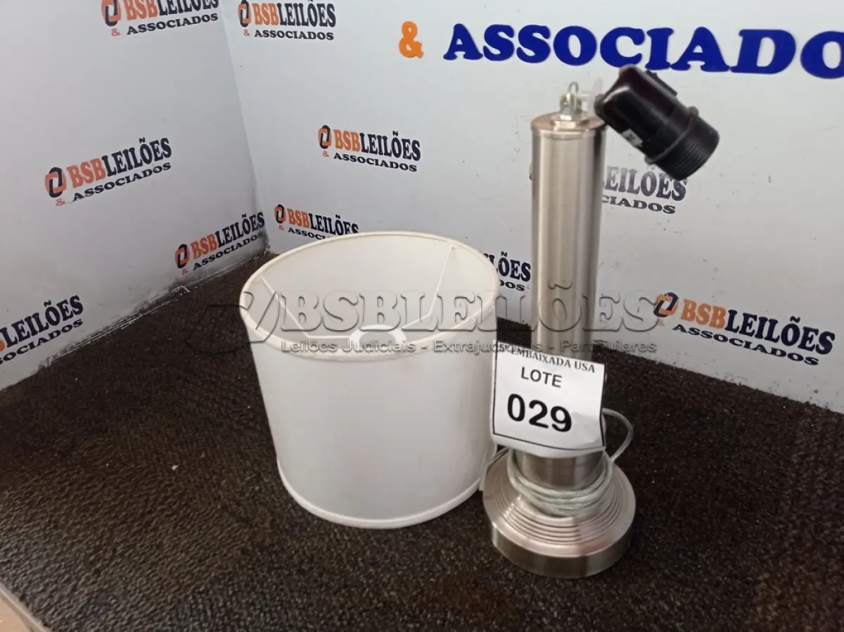 LOTE 029 - 01 ABAJUR (LANPSHADE). (NO ESTADO EM QUE SE ENCONTRA. SUJEITO A AVARIAS OCULTAS/VISÍVEIS.) AU2171V