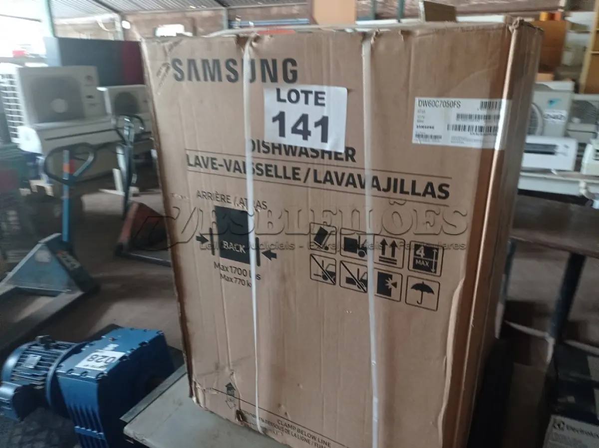 LOTE 141 - 01 - LAVA LOUÇAS SAMSUNG INOX COM 14 SERVIÇOS - DW60C7050FS 110V (NO ESTADO, NÃO SABEMOS SE FUNCIONA. LEILÃO NÃO TEM GARANTIA E NEM DEVOLUÇÃO, SUJEITO A POSSÍVEIS AVARIAS VISÍVEIS/OCULTAS E/OU AUSÊNCIA DE COMPONENTES)