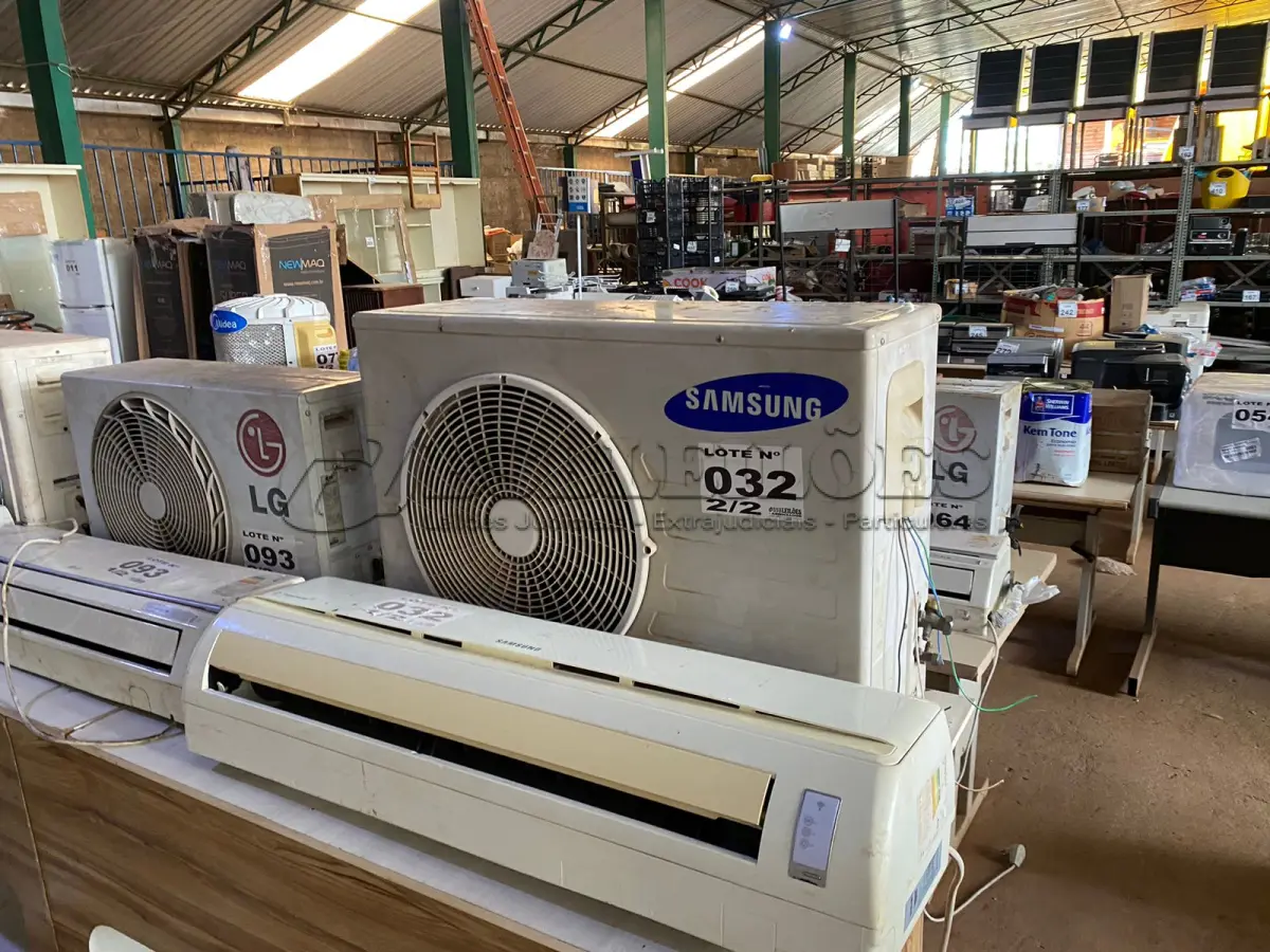 LOTE 032 - 01 KIT AR-CONDICIONADO SAMSUNG 24000 BTUS (NO ESTADO, NÃO SABEMOS SE FUNCIONA. LEILÃO NÃO TEM GARANTIA E NEM DEVOLUÇÃO, SUJEITO A POSSÍVEIS AVARIAS VISÍVEIS/OCULTAS E/OU AUSÊNCIA DE COMPONENTES)