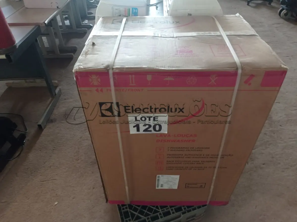 LOTE 120 - 01 - LAVA-LOUÇAS ELECTROLUX 10 SERVIÇOS COM FUNÇÃO HIGIENIZAR LL10X - INOX - 110 VOLTS (LACRADA) (NO ESTADO, NÃO SABEMOS SE FUNCIONA. LEILÃO NÃO TEM GARANTIA E NEM DEVOLUÇÃO, SUJEITO A POSSÍVEIS AVARIAS VISÍVEIS/OCULTAS E/OU AUSÊNCIA DE COMPONENTES)