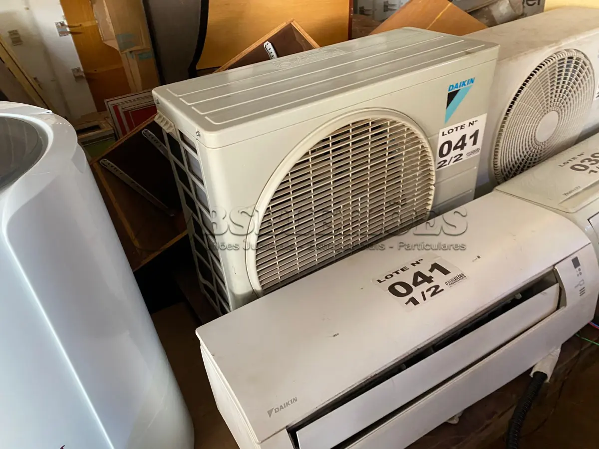 LOTE 041 - 01 KIT AR-CONDICIONADO DAIKIN 12000 BTUS (NO ESTADO, NÃO SABEMOS SE FUNCIONA. LEILÃO NÃO TEM GARANTIA E NEM DEVOLUÇÃO, SUJEITO A POSSÍVEIS AVARIAS VISÍVEIS/OCULTAS E/OU AUSÊNCIA DE COMPONENTES)