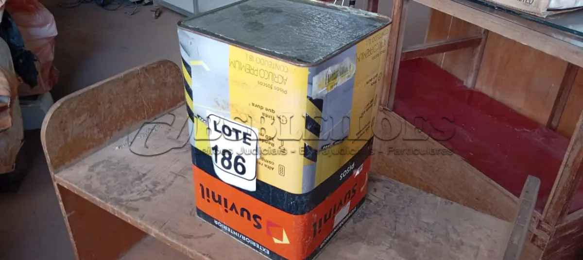 LOTE 186 - 01 LATA DE TINTA P/PISO NA COR CINZA 18L ACRÍLICO PREMIUM MARCA SUVINIL (NO ESTADO, NÃO SABEMOS SE FUNCIONA. LEILÃO NÃO TEM GARANTIA E NEM DEVOLUÇÃO, SUJEITO A POSSÍVEIS AVARIAS VISÍVEIS/OCULTAS E/OU AUSÊNCIA DE COMPONENTES)