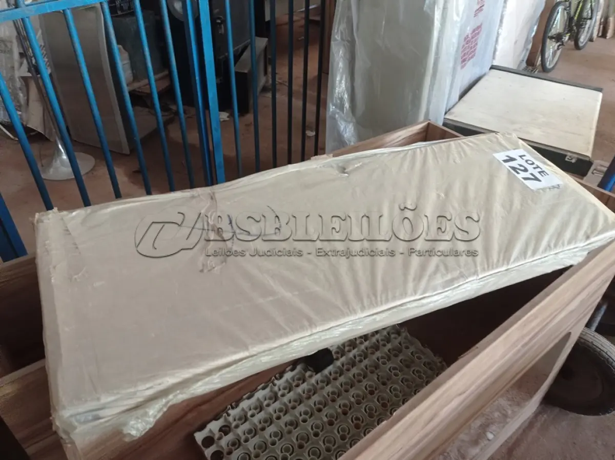 LOTE 127 - 01 - ARMÁRIO AÉREO 3 PORTAS 2 NICHOS ATHENA (NO ESTADO, NÃO SABEMOS SE FUNCIONA. LEILÃO NÃO TEM GARANTIA E NEM DEVOLUÇÃO, SUJEITO A POSSÍVEIS AVARIAS VISÍVEIS/OCULTAS E/OU AUSÊNCIA DE COMPONENTES)