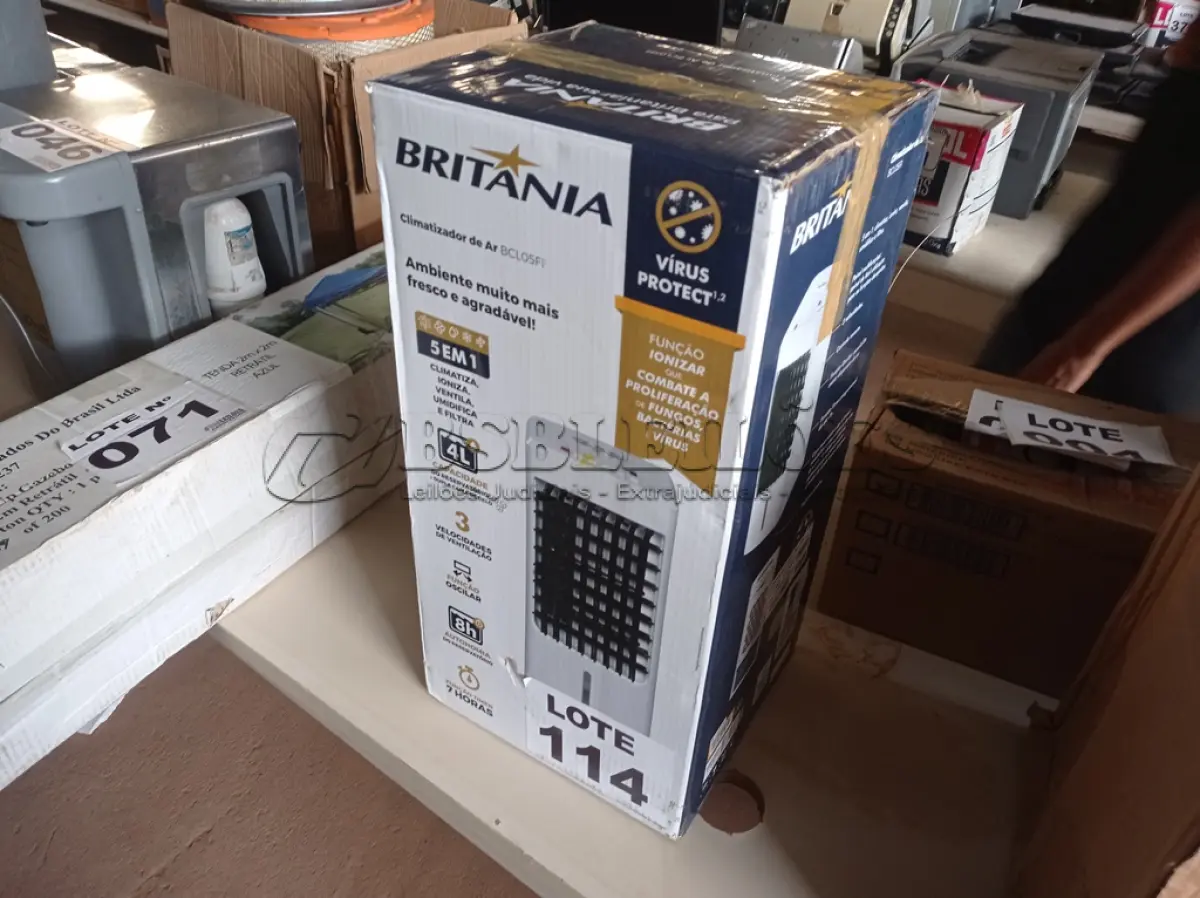 LOTE 114 - 01 - CLIMATIZADOR DE AR BRITÂNIA FRIO C/IONIZADOR BCL05FI BRANCO 220V (NO ESTADO, NÃO SABEMOS SE FUNCIONA. LEILÃO NÃO TEM GARANTIA E NEM DEVOLUÇÃO, SUJEITO A POSSÍVEIS AVARIAS VISÍVEIS/OCULTAS E/OU AUSÊNCIA DE COMPONENTES)