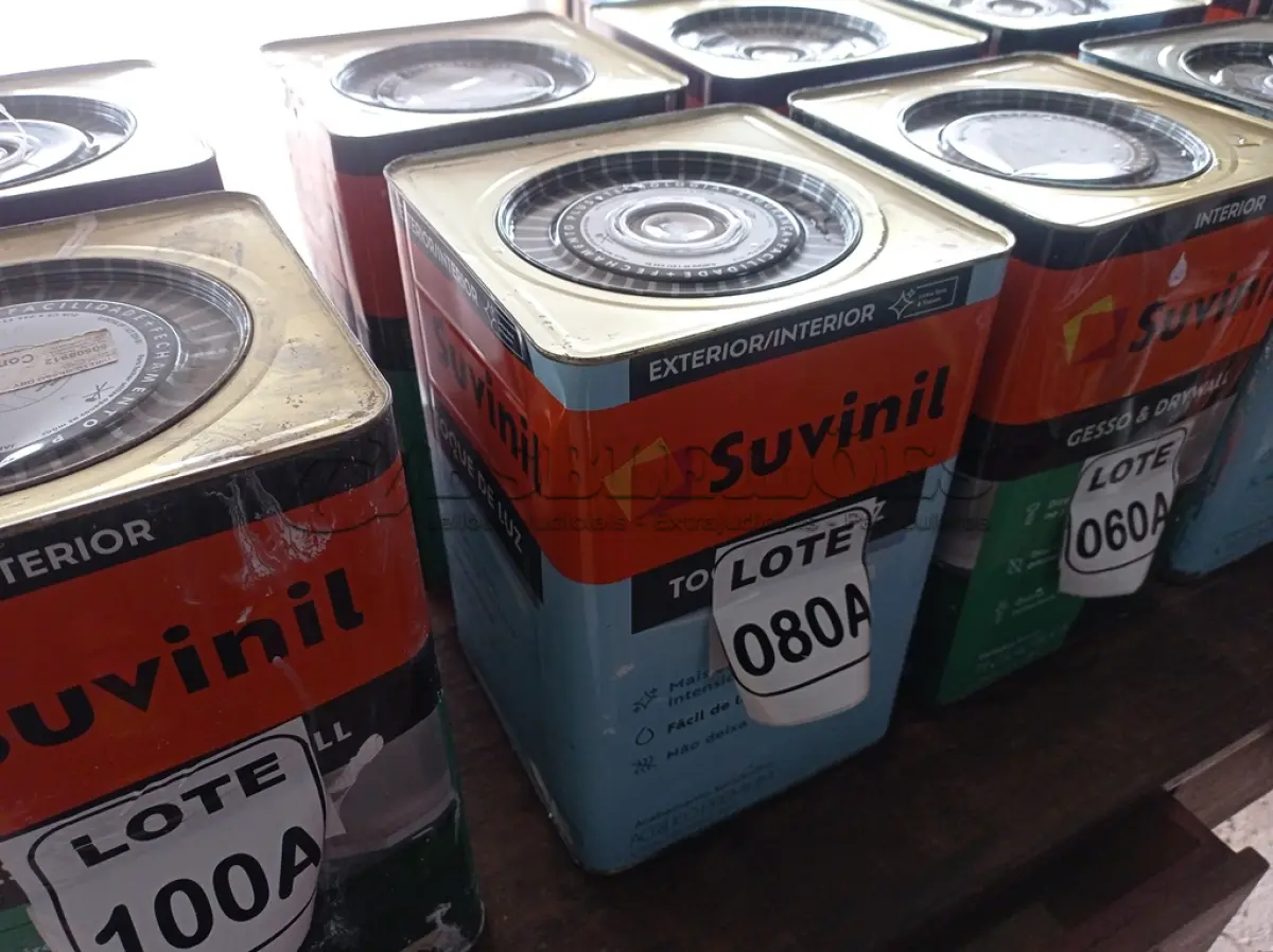 LOTE 080 - 01 LATA DE TINTA BASE COR BRANCO 16L ACRÍLICO PREMIUM MARCA SUVINIL (NO ESTADO, NÃO SABEMOS SE FUNCIONA. LEILÃO NÃO TEM GARANTIA E NEM DEVOLUÇÃO, SUJEITO A POSSÍVEIS AVARIAS VISÍVEIS/OCULTAS E/OU AUSÊNCIA DE COMPONENTES)