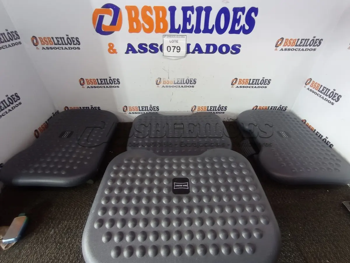 LOTE 079 - 04 APOIOS PARA PÉS (FOOTRESTS). (NO ESTADO EM QUE SE ENCONTRA. SUJEITO A AVARIAS OCULTAS/VISÍVEIS.)