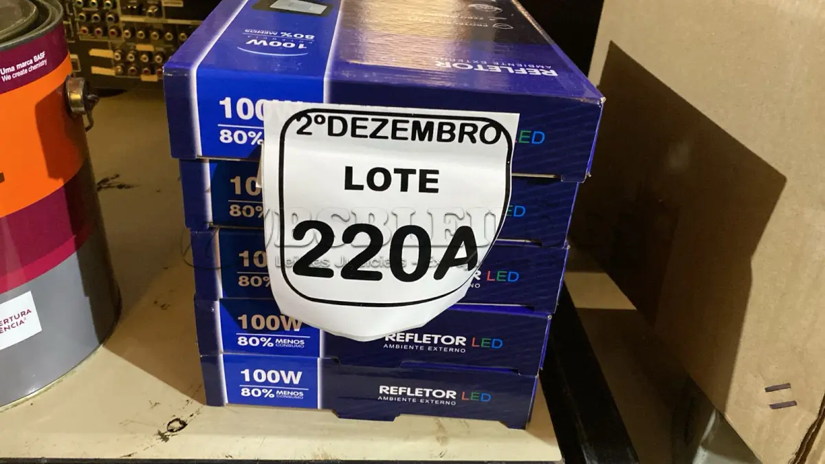 LOTE 220 - 05 REFLETORES LED AMBIENTE EXTERNO 100W. (NOVO), (NO ESTADO) ATENÇÃO! FAZER A VISITAÇÃO ANTES DE ARREMATAR, NÃO SABEMOS SE FUNCIONA. LEILÃO NÃO TEM GARANTIA E NEM DEVOLUÇÃO, SUJEITO A POSSÍVEIS AVARIAS VISÍVEIS/OCULTAS E/OU AUSÊNCIA DE COMPONENTES.
