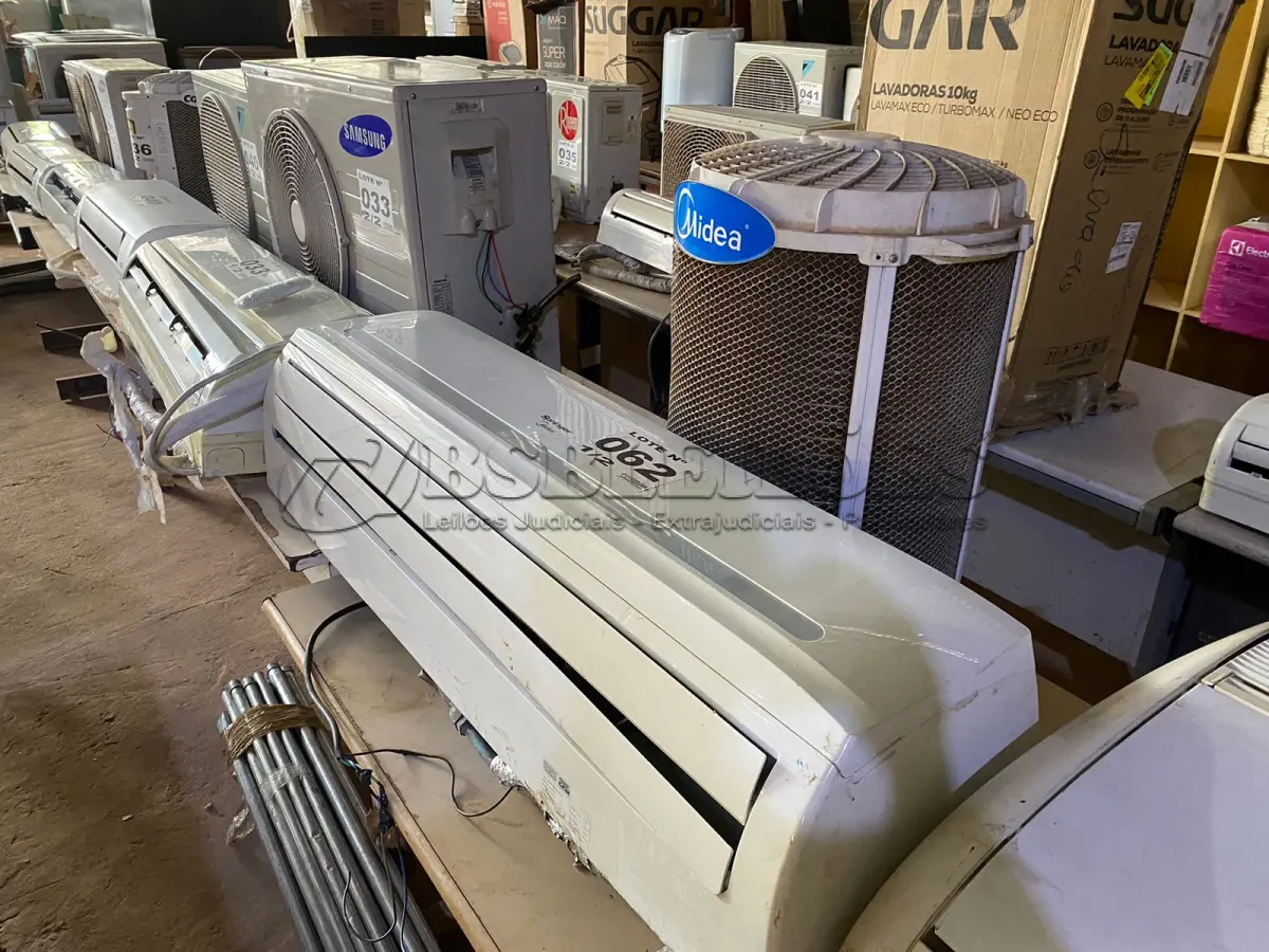 LOTE 062 - 01 KIT AR-CONDICIONADO SPRINGER 29000 BTUS (NO ESTADO, NÃO SABEMOS SE FUNCIONA. LEILÃO NÃO TEM GARANTIA E NEM DEVOLUÇÃO, SUJEITO A POSSÍVEIS AVARIAS VISÍVEIS/OCULTAS E/OU AUSÊNCIA DE COMPONENTES)