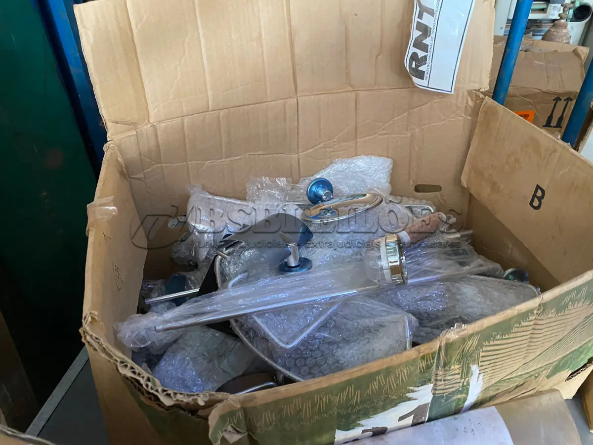 LOTE 037 - 01 – ACESSÓRIOS PARA BANHEIRO DIVERSOS (NO ESTADO, NÃO SABEMOS SE FUNCIONA. LEILÃO NÃO TEM GARANTIA E NEM DEVOLUÇÃO, SUJEITO A POSSÍVEIS AVARIAS VISÍVEIS/OCULTAS E/OU AUSÊNCIA DE COMPONENTES)