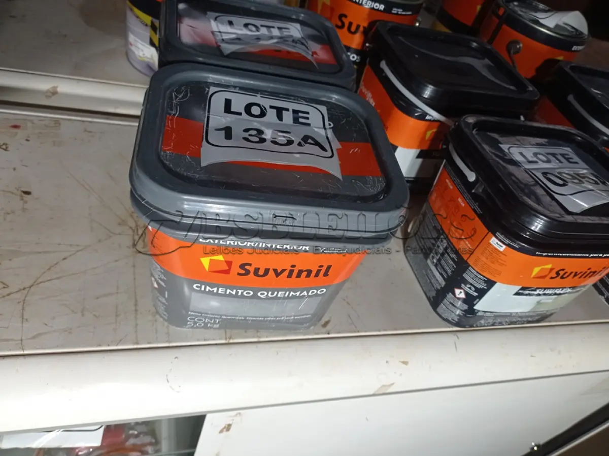 LOTE 135 - 01 BALDE DE MASSA CIMENTO QUEIMADO INTERIOR/EXTERIOR MARCA SUVINIL 5,0KG (NO ESTADO, NÃO SABEMOS SE FUNCIONA. LEILÃO NÃO TEM GARANTIA E NEM DEVOLUÇÃO, SUJEITO A POSSÍVEIS AVARIAS VISÍVEIS/OCULTAS E/OU AUSÊNCIA DE COMPONENTES)