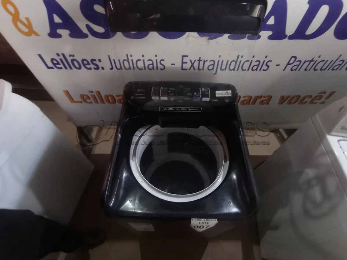 LOTE 007 - 01 LAVA ROUPA MARCA PANASONIC 12KG 127V (WASHING MACHINE). (NO ESTADO EM QUE SE ENCONTRA. SUJEITO A AVARIAS OCULTAS/VISÍVEIS.) BH1643K