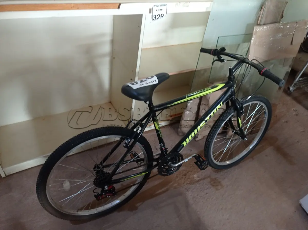 LOTE 078 - 01 - BICICLETA ARO 26 HOUSTON (NO ESTADO, NÃO SABEMOS SE FUNCIONA. LEILÃO NÃO TEM GARANTIA E NEM DEVOLUÇÃO, SUJEITO A POSSÍVEIS AVARIAS VISÍVEIS/OCULTAS E/OU AUSÊNCIA DE COMPONENTES)