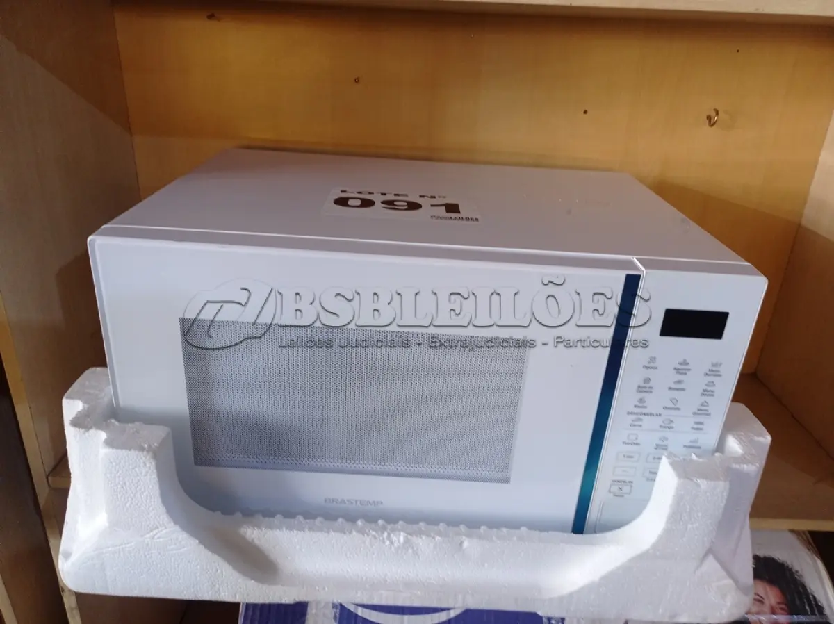 LOTE 091 - 01 - MICRO-ONDAS BRASTEMP 32 LITROS 110V (NO ESTADO, NÃO SABEMOS SE FUNCIONA. LEILÃO NÃO TEM GARANTIA E NEM DEVOLUÇÃO, SUJEITO A POSSÍVEIS AVARIAS VISÍVEIS/OCULTAS E/OU AUSÊNCIA DE COMPONENTES)