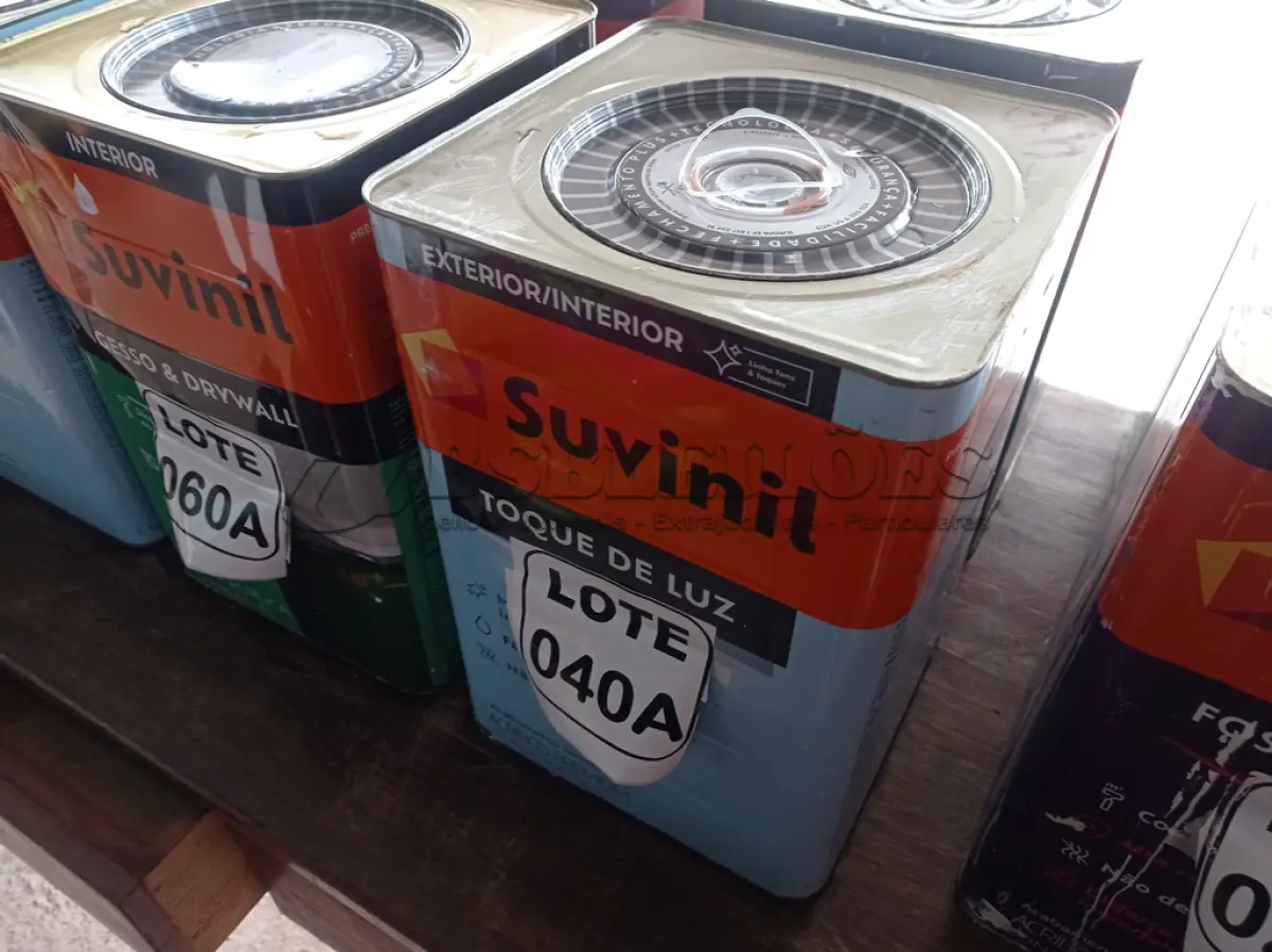 LOTE 040 - 01 LATA DE TINTA BASE COR BRANCO 16L ACRÍLICO PREMIUM MARCA SUVINIL (NO ESTADO, NÃO SABEMOS SE FUNCIONA. LEILÃO NÃO TEM GARANTIA E NEM DEVOLUÇÃO, SUJEITO A POSSÍVEIS AVARIAS VISÍVEIS/OCULTAS E/OU AUSÊNCIA DE COMPONENTES)