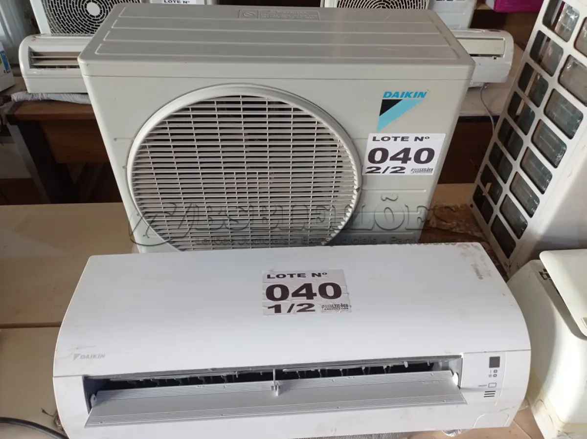 LOTE 040 - 01 KIT AR-CONDICIONADO DAIKIN 12000 BTUS (NO ESTADO, NÃO SABEMOS SE FUNCIONA. LEILÃO NÃO TEM GARANTIA E NEM DEVOLUÇÃO, SUJEITO A POSSÍVEIS AVARIAS VISÍVEIS/OCULTAS E/OU AUSÊNCIA DE COMPONENTES)