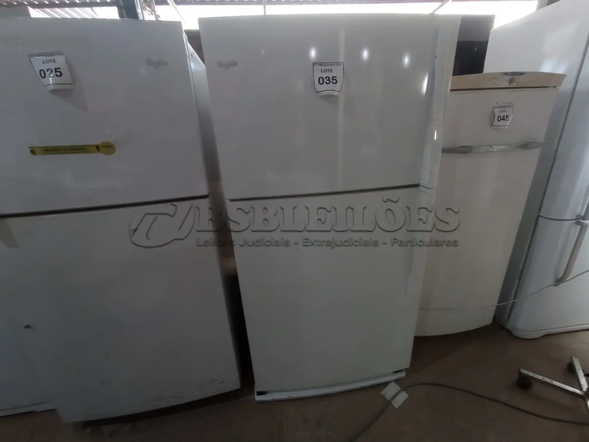 LOTE 035 - 01 REFRIGERADOR MARCA WHIRLPOOL 127V (REFRIGERATOR). (NO ESTADO EM QUE SE ENCONTRA. SUJEITO A AVARIAS OCULTAS/VISÍVEIS.) AV9321D