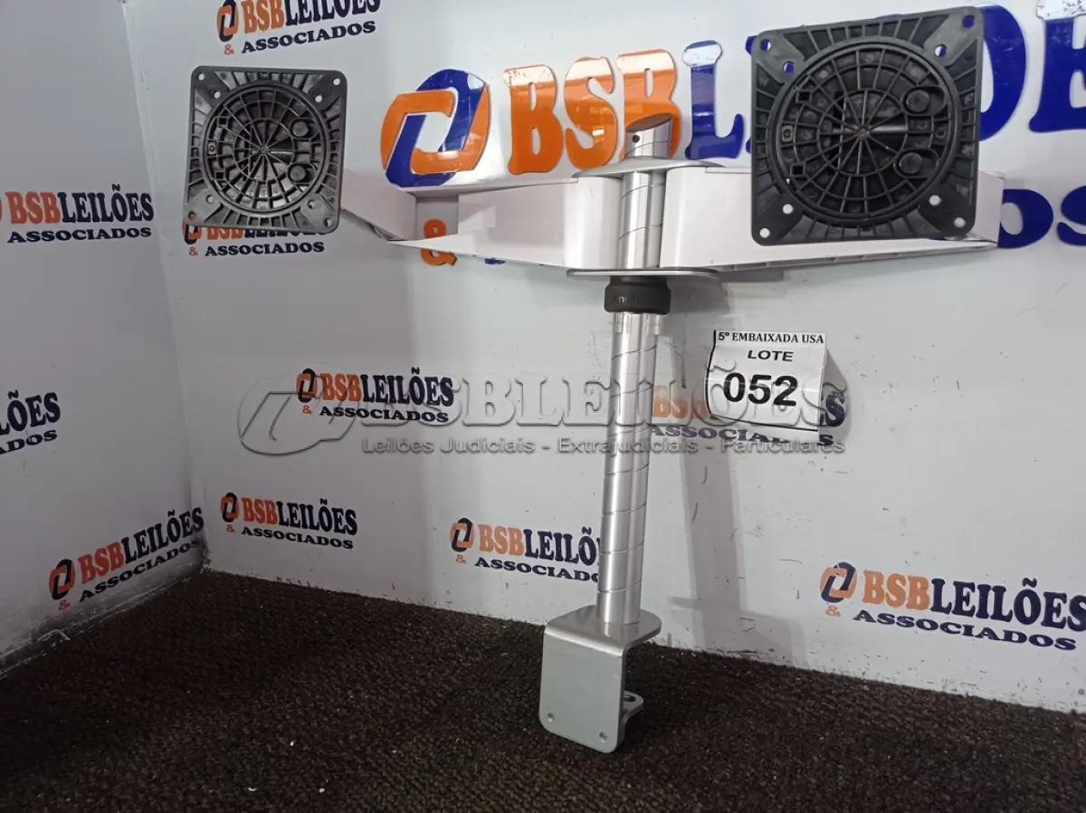 LOTE 052 - 01 SUPORTE PARA MONITOR (MONITOR STAND). (NO ESTADO EM QUE SE ENCONTRA. SUJEITO A AVARIAS OCULTAS/VISÍVEIS.)