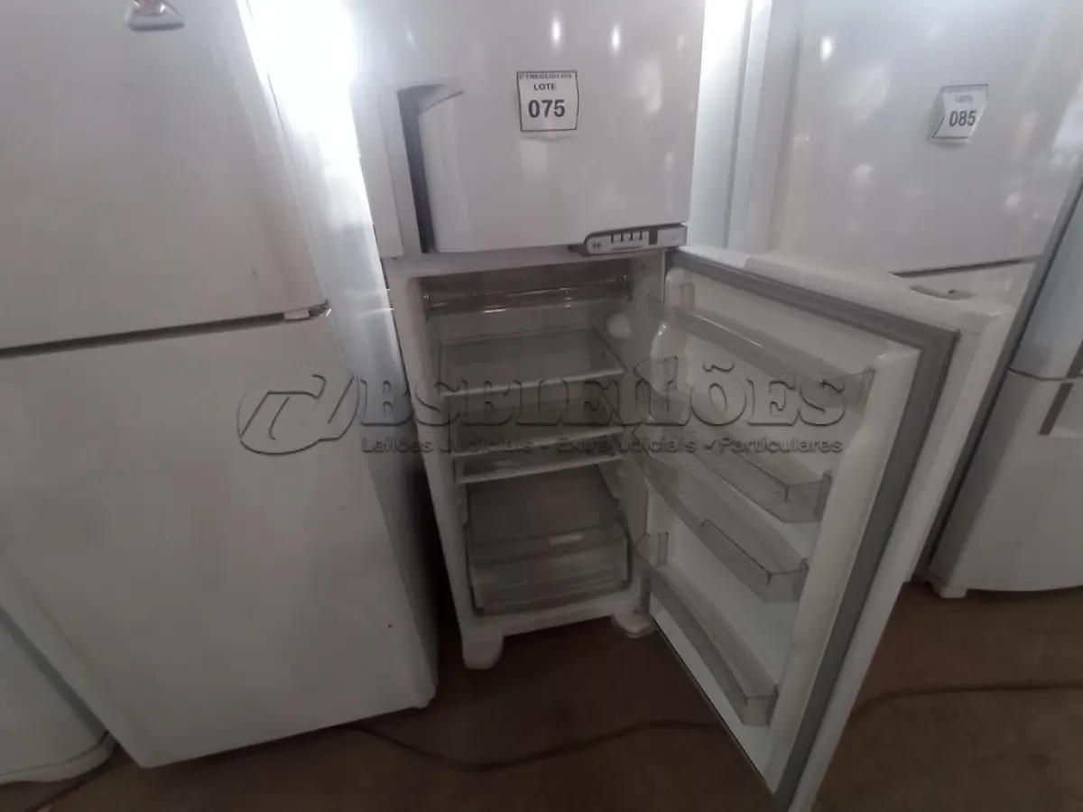 LOTE 075 - 01 REFRIGERADOR MARCA BRASTEMP 127V(REFRIGERATOR). (NO ESTADO EM QUE SE ENCONTRA. SUJEITO A AVARIAS OCULTAS/VISÍVEIS.) AV9939M