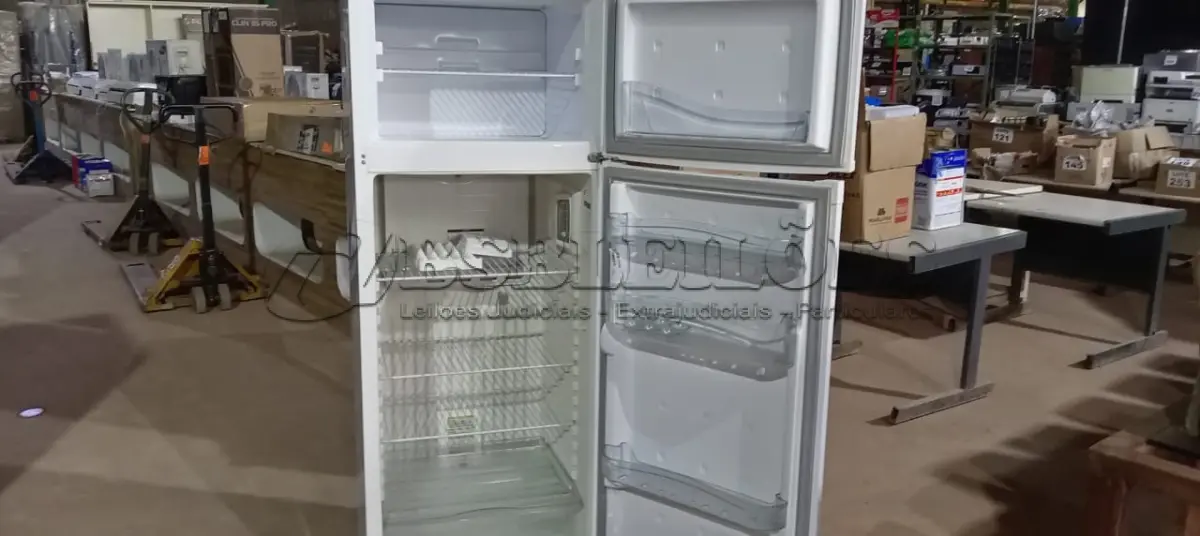 LOTE 029 - 01 – GELADEIRA CONSUL (NO ESTADO, NÃO SABEMOS SE FUNCIONA. LEILÃO NÃO TEM GARANTIA E NEM DEVOLUÇÃO, SUJEITO A POSSÍVEIS AVARIAS VISÍVEIS/OCULTAS E/OU AUSÊNCIA DE COMPONENTES)