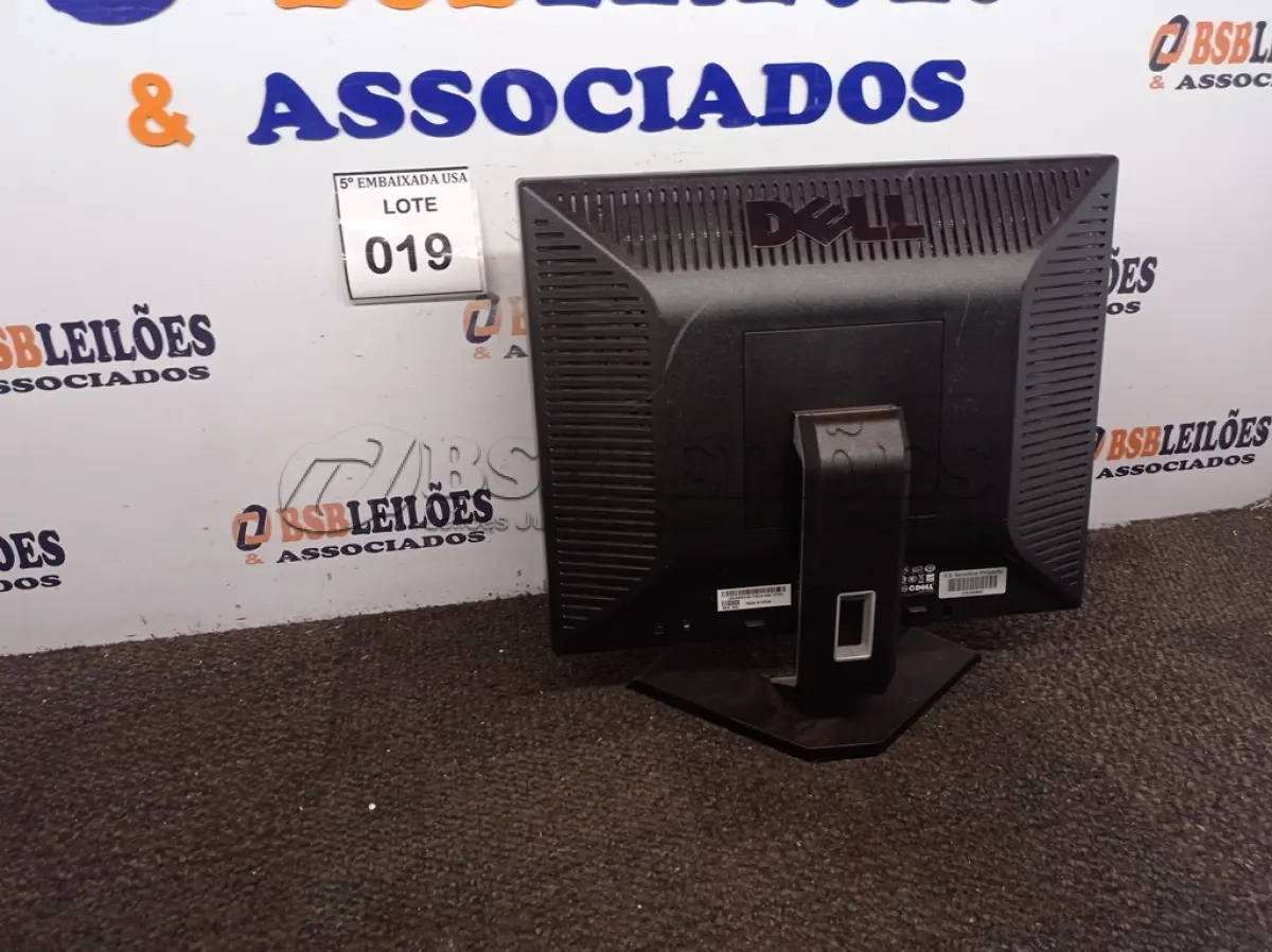 LOTE 019 - 01 MONITOR DELL CS356890. (NO ESTADO EM QUE SE ENCONTRA. SUJEITO A AVARIAS OCULTAS/VISÍVEIS.)