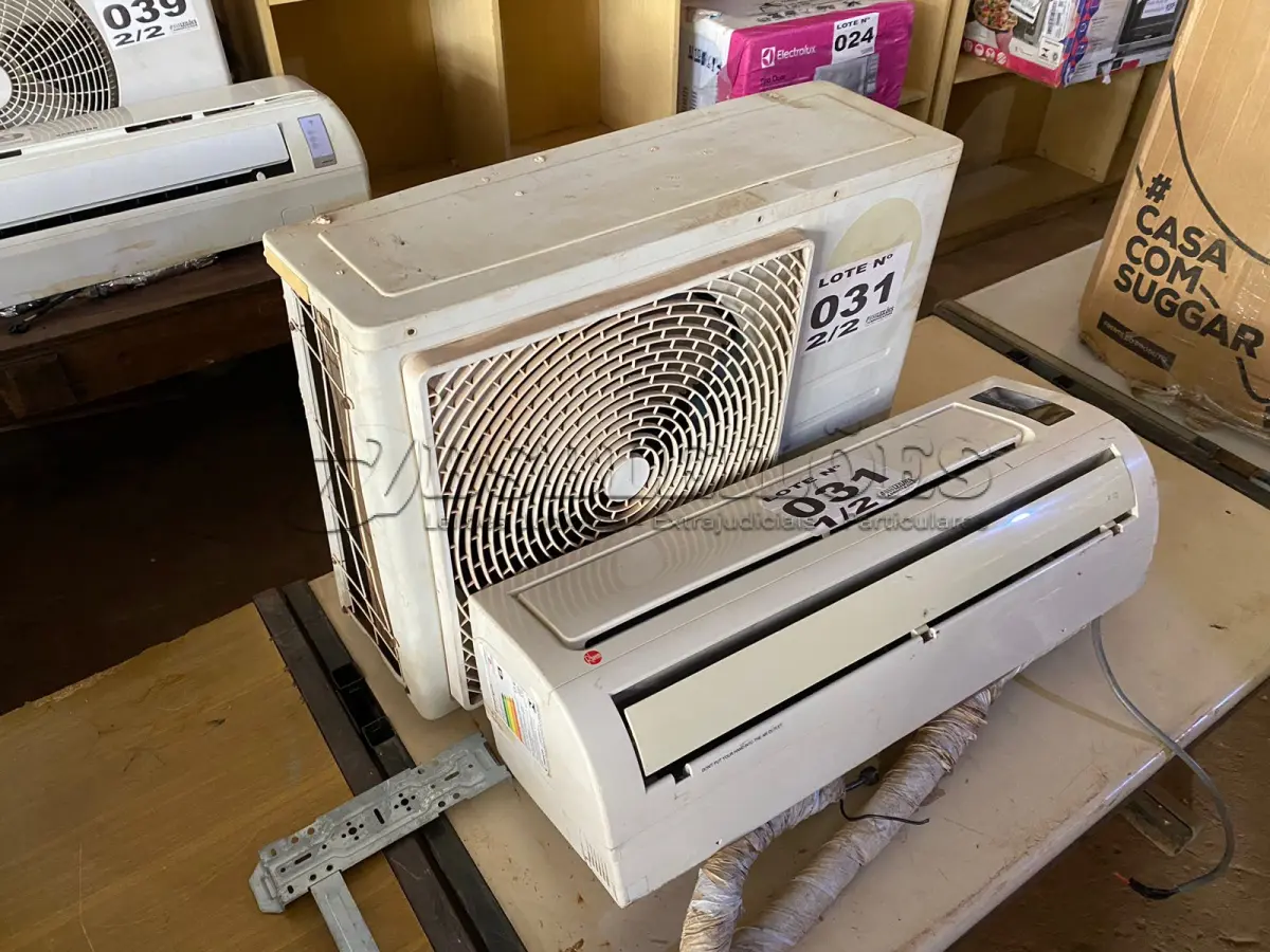 LOTE 031 - 01 KIT AR-CONDICIONADO RHEEM 9000 BTUS (NO ESTADO, NÃO SABEMOS SE FUNCIONA. LEILÃO NÃO TEM GARANTIA E NEM DEVOLUÇÃO, SUJEITO A POSSÍVEIS AVARIAS VISÍVEIS/OCULTAS E/OU AUSÊNCIA DE COMPONENTES)