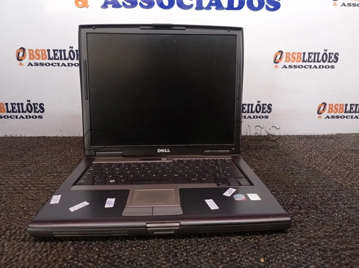 LOTE 001 - 01 NOTEBOOK MARCA DELL S/FONTE. (NO ESTADO) ATENÇÃO! FAZER A VISITAÇÃO ANTES DE ARREMATAR, NÃO SABEMOS SE FUNCIONA. LEILÃO NÃO TEM GARANTIA E NEM DEVOLUÇÃO, SUJEITO A POSSÍVEIS AVARIAS VISÍVEIS/OCULTAS E/OU AUSÊNCIA DE COMPONENTES.