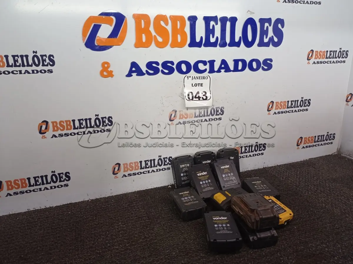LOTE 043 - 12 BATERIAS P/PARAFUSADEIRA MARCAS E MODELOS DIVERSOS. (NO ESTADO) ATENÇÃO! FAZER A VISITAÇÃO ANTES DE ARREMATAR, NÃO SABEMOS SE FUNCIONA. LEILÃO NÃO TEM GARANTIA E NEM DEVOLUÇÃO, SUJEITO A POSSÍVEIS AVARIAS VISÍVEIS/OCULTAS E/OU AUSÊNCIA DE COMPONENTES.