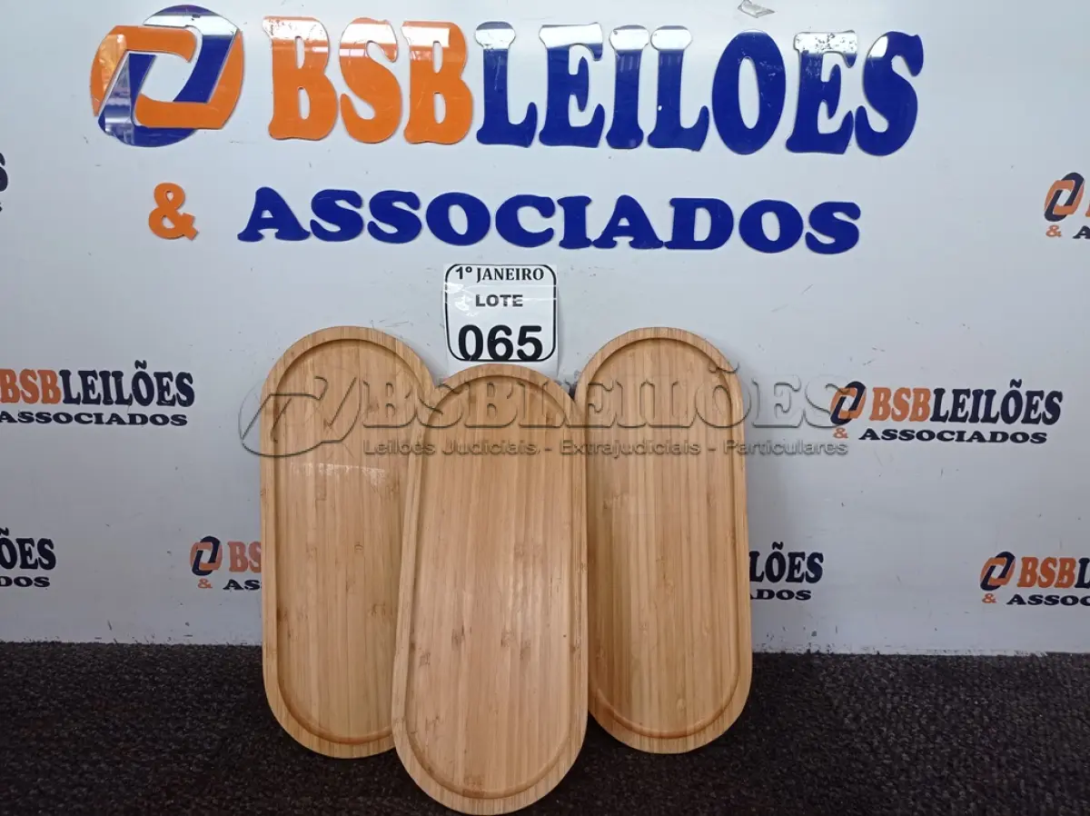 LOTE 065 - 03 TÁBUAS DE MADEIRA P/FRIOS. (NO ESTADO) ATENÇÃO! FAZER A VISITAÇÃO ANTES DE ARREMATAR, NÃO SABEMOS SE FUNCIONA. LEILÃO NÃO TEM GARANTIA E NEM DEVOLUÇÃO, SUJEITO A POSSÍVEIS AVARIAS VISÍVEIS/OCULTAS E/OU AUSÊNCIA DE COMPONENTES.