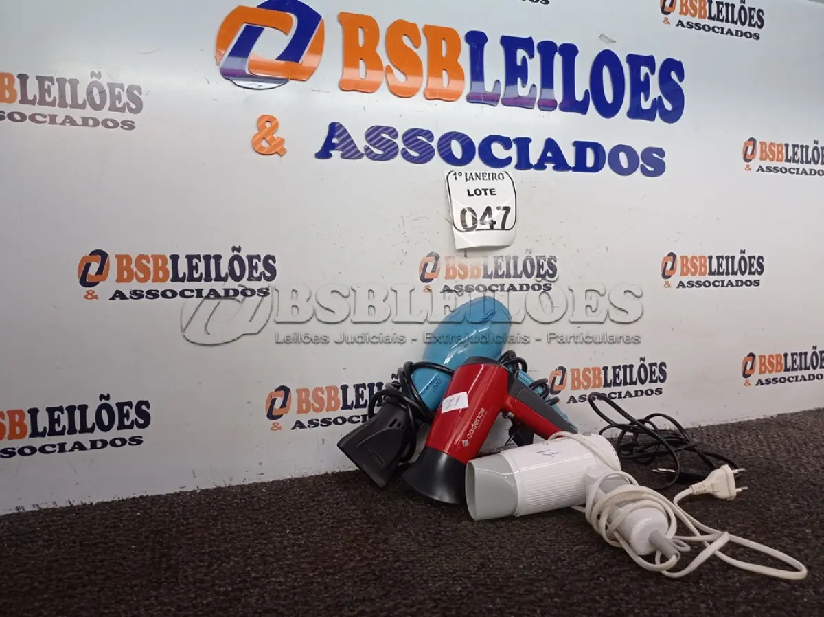 LOTE 047 - 03 SECADORES DE CABELO MARCAS E MODELOS DIVERSOS. (NO ESTADO) ATENÇÃO! FAZER A VISITAÇÃO ANTES DE ARREMATAR, NÃO SABEMOS SE FUNCIONA. LEILÃO NÃO TEM GARANTIA E NEM DEVOLUÇÃO, SUJEITO A POSSÍVEIS AVARIAS VISÍVEIS/OCULTAS E/OU AUSÊNCIA DE COMPONENTES.