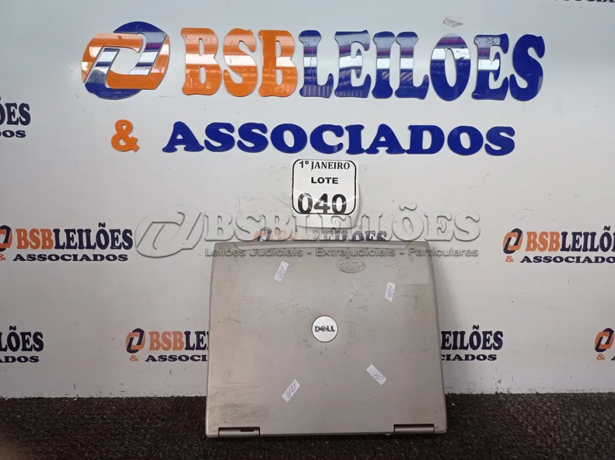 LOTE 040 - 01 NOTEBOOK MARCA DELL S/FONTE. (NO ESTADO) ATENÇÃO! FAZER A VISITAÇÃO ANTES DE ARREMATAR, NÃO SABEMOS SE FUNCIONA. LEILÃO NÃO TEM GARANTIA E NEM DEVOLUÇÃO, SUJEITO A POSSÍVEIS AVARIAS VISÍVEIS/OCULTAS E/OU AUSÊNCIA DE COMPONENTES.
