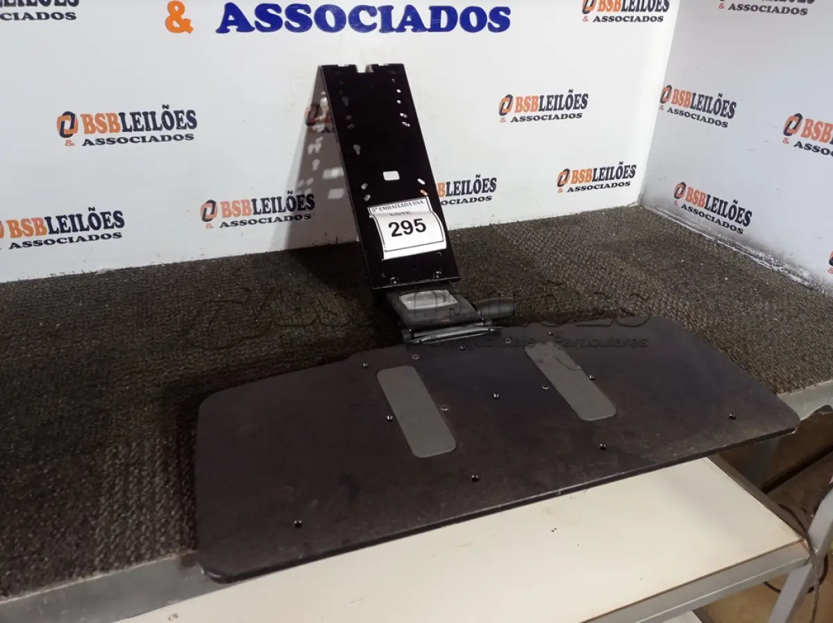 LOTE 295 - 01 CONVERSOR DE MESA AJUSTÁVEL (VARIDESK). (NO ESTADO EM QUE SE ENCONTRA. SUJEITO A AVARIAS OCULTAS/VISÍVEIS.)