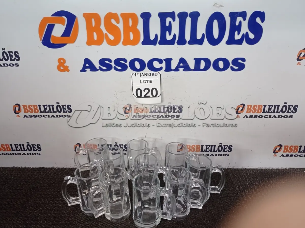 LOTE 020 - 10 CANECAS DE VIDRO. (NO ESTADO) ATENÇÃO! FAZER A VISITAÇÃO ANTES DE ARREMATAR, NÃO SABEMOS SE FUNCIONA. LEILÃO NÃO TEM GARANTIA E NEM DEVOLUÇÃO, SUJEITO A POSSÍVEIS AVARIAS VISÍVEIS/OCULTAS E/OU AUSÊNCIA DE COMPONENTES.