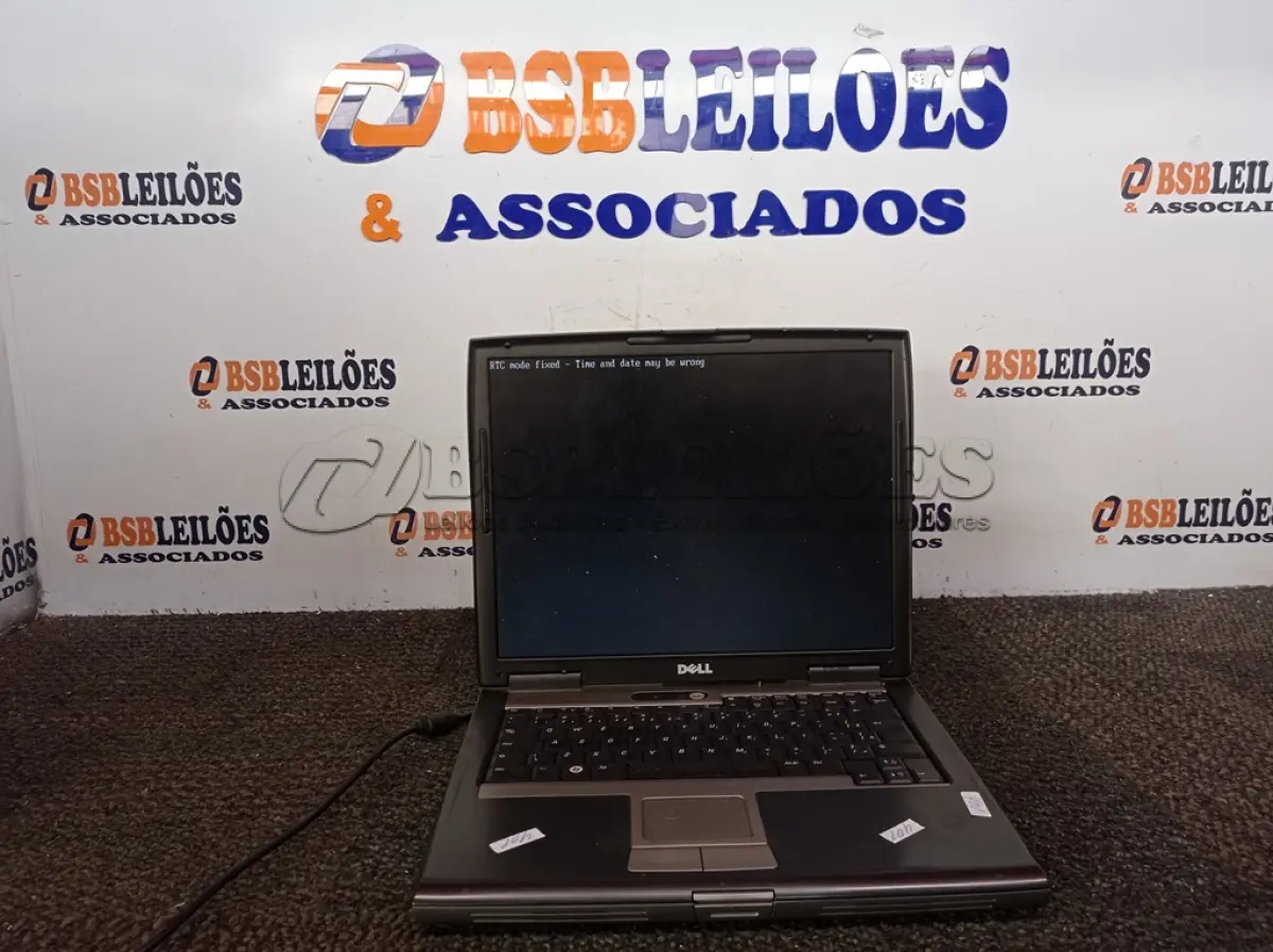 LOTE 005 - 01 NOTEBOOK MARCA DELL S/FONTE. (NO ESTADO) ATENÇÃO! FAZER A VISITAÇÃO ANTES DE ARREMATAR, NÃO SABEMOS SE FUNCIONA. LEILÃO NÃO TEM GARANTIA E NEM DEVOLUÇÃO, SUJEITO A POSSÍVEIS AVARIAS VISÍVEIS/OCULTAS E/OU AUSÊNCIA DE COMPONENTES.