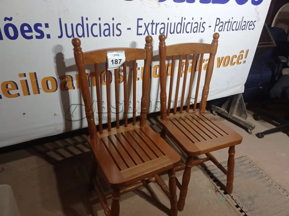 LOTE 187 - 02 CADEIRAS (CHAIRS). (NO ESTADO EM QUE SE ENCONTRA. SUJEITO A AVARIAS OCULTAS/VISÍVEIS.) BH1530J/ BH1530K 