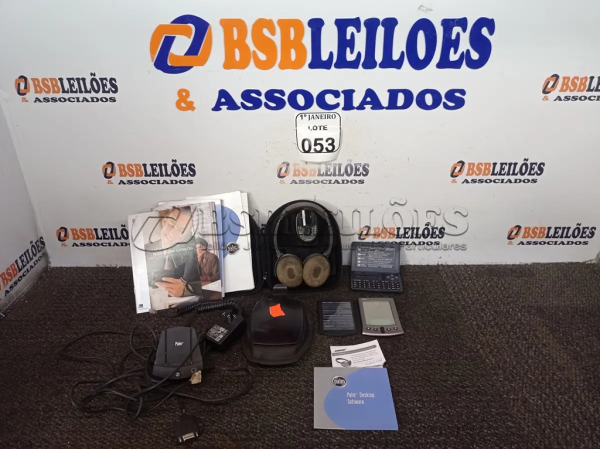 LOTE 053 - 01 FONE DE OUVIDO C/CARREGADOR MARCA BOSE, 01 APARELHO PALM E 01 CALCULADORA. (NO ESTADO) ATENÇÃO! FAZER A VISITAÇÃO ANTES DE ARREMATAR, NÃO SABEMOS SE FUNCIONA. LEILÃO NÃO TEM GARANTIA E NEM DEVOLUÇÃO, SUJEITO A POSSÍVEIS AVARIAS VISÍVEIS/OCULTAS E/OU AUSÊNCIA DE COMPONENTES.