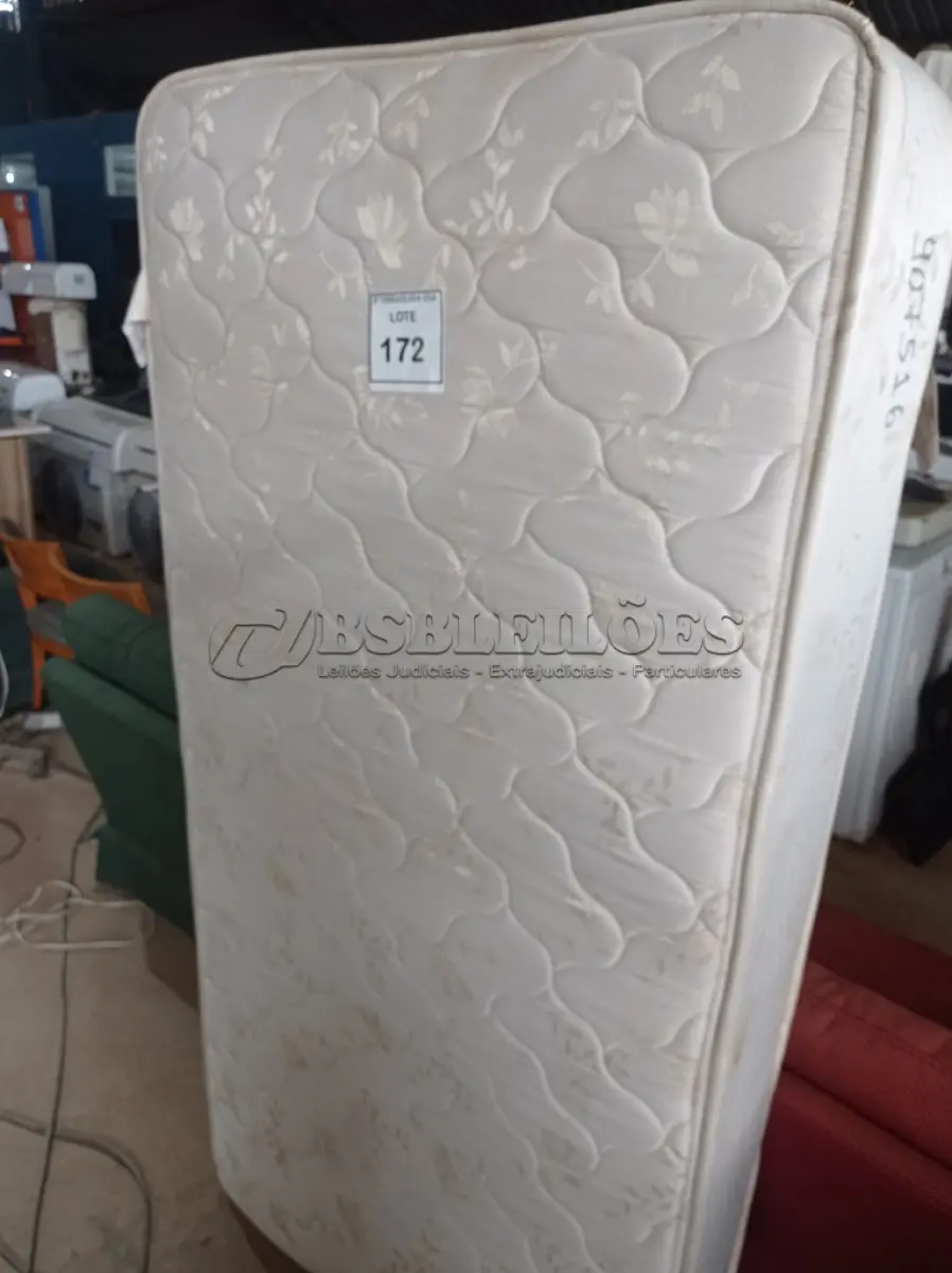 LOTE 172 - 01 COLCHÃO SOLTEIRO (SINGLE MATTRESS) (NO ESTADO EM QUE SE ENCONTRA. SUJEITO A AVARIAS OCULTAS/VISÍVEIS.) BJ7373X