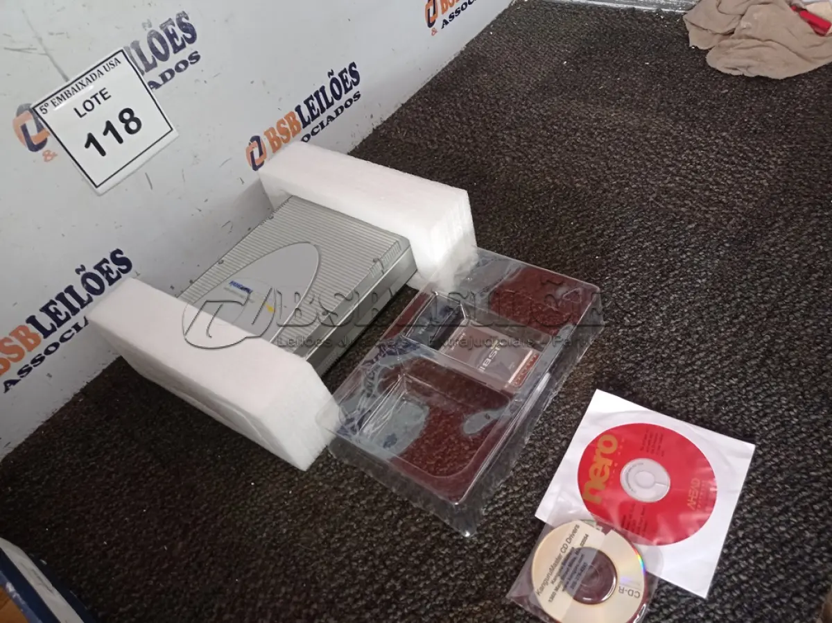 LOTE 118 - 01 KANGURU QUICKSILVER 52 USB CDRW E 01 IOGER GPU202 USB 2.0 CARDBUS.  (NO ESTADO EM QUE SE ENCONTRA. SUJEITO A AVARIAS OCULTAS/VISÍVEIS.)
