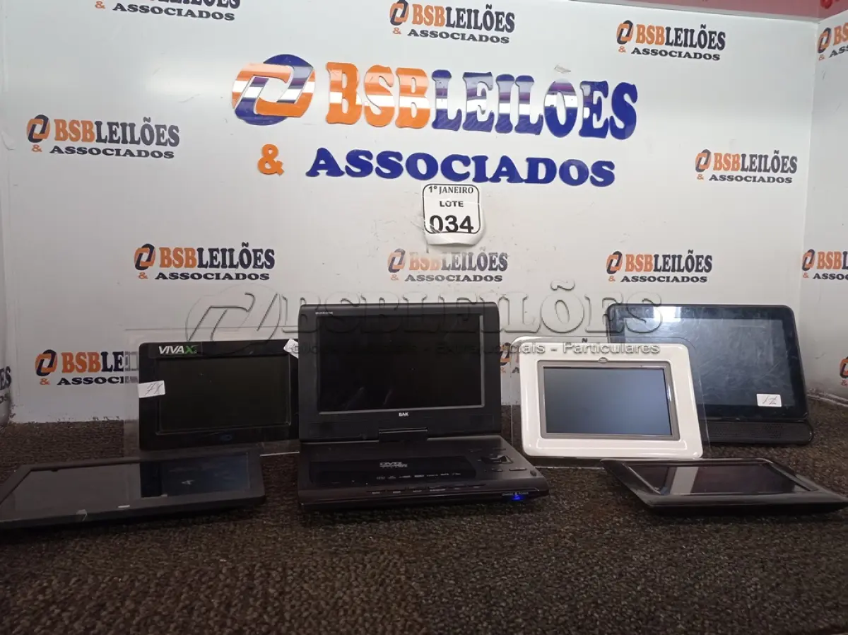 LOTE 034 - 01 DVD PORTÁTIL MARCA BAK E 05 PORTA-RETRATOS DIGITAIS MARCAS E MODELOS DIVERSOS. (NO ESTADO) ATENÇÃO! FAZER A VISITAÇÃO ANTES DE ARREMATAR, NÃO SABEMOS SE FUNCIONA. LEILÃO NÃO TEM GARANTIA E NEM DEVOLUÇÃO, SUJEITO A POSSÍVEIS AVARIAS VISÍVEIS/OCULTAS E/OU AUSÊNCIA DE COMPONENTES.