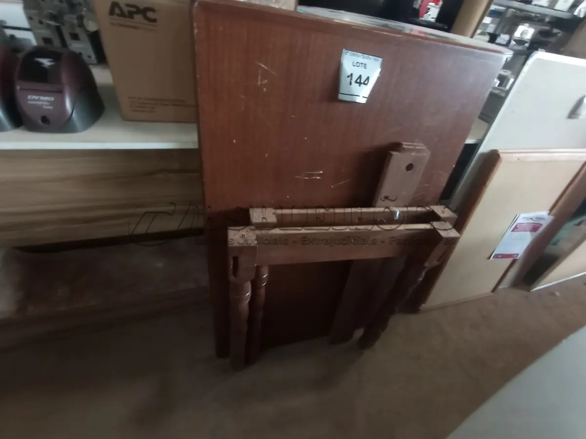 LOTE 144 - 01 MESA DE COZINHA (KITCHEN TABLE). (NO ESTADO EM QUE SE ENCONTRA. SUJEITO A AVARIAS OCULTAS/VISÍVEIS.) AU2018H