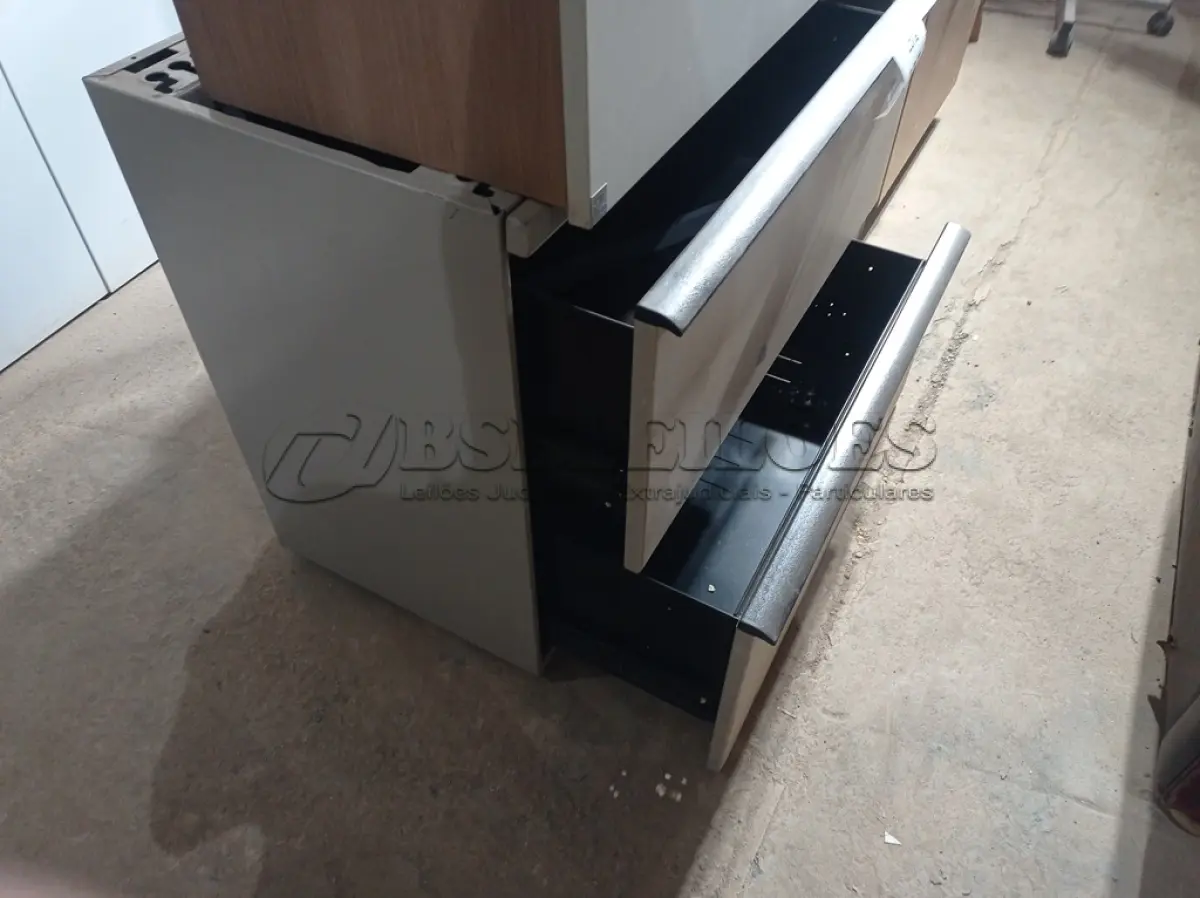 LOTE 185 - 01 GAVETEIRO DE FERRO C/ 02 GAVETAS (IRON DRAWER). (NO ESTADO EM QUE SE ENCONTRA. SUJEITO A AVARIAS OCULTAS/VISÍVEIS.)