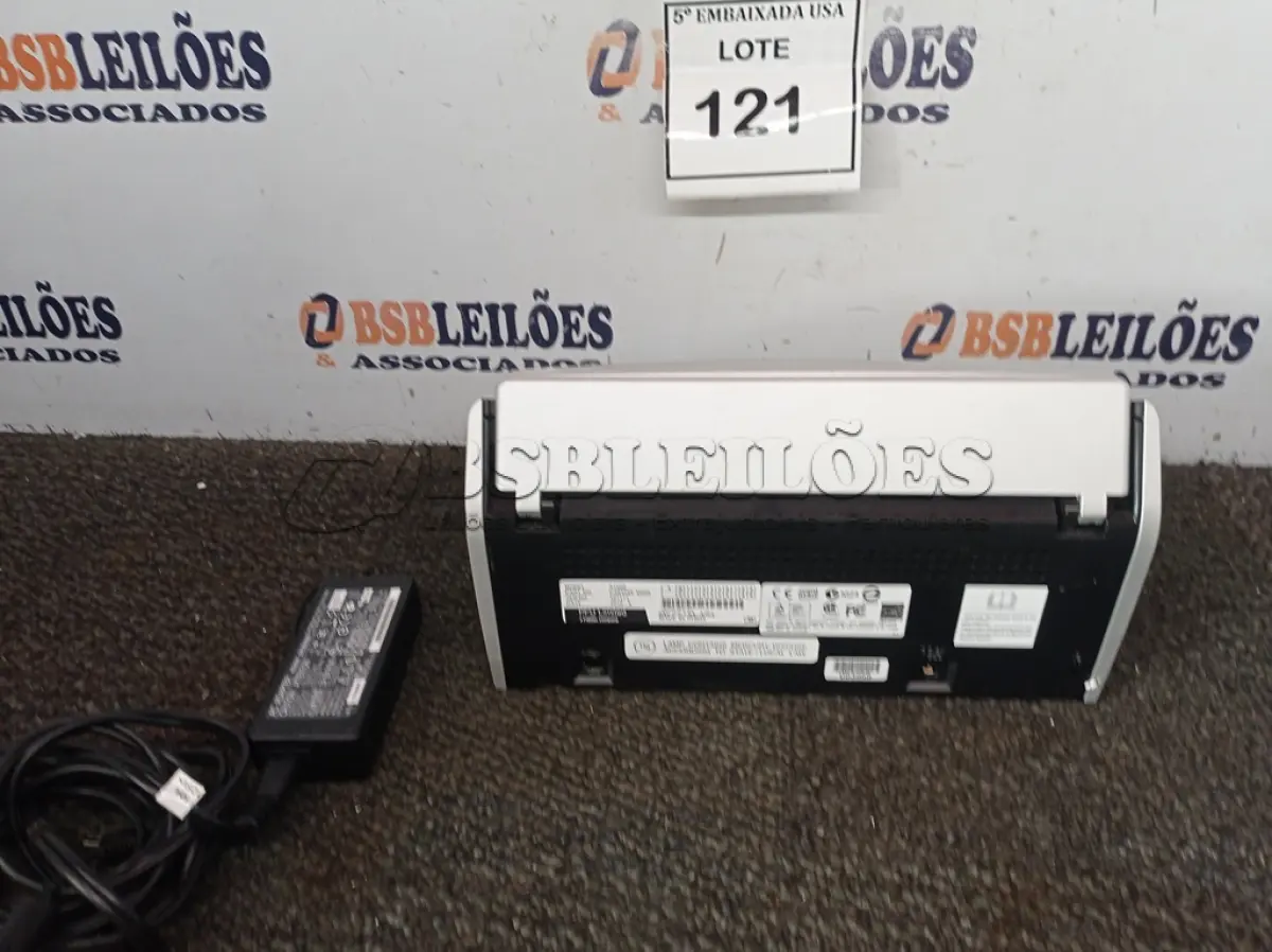 LOTE 121 - 01 DIGITALIZADOR (SCANER SCAN SNAP S1500 FUJITSU). (NO ESTADO EM QUE SE ENCONTRA. SUJEITO A AVARIAS OCULTAS/VISÍVEIS.) AV9557H