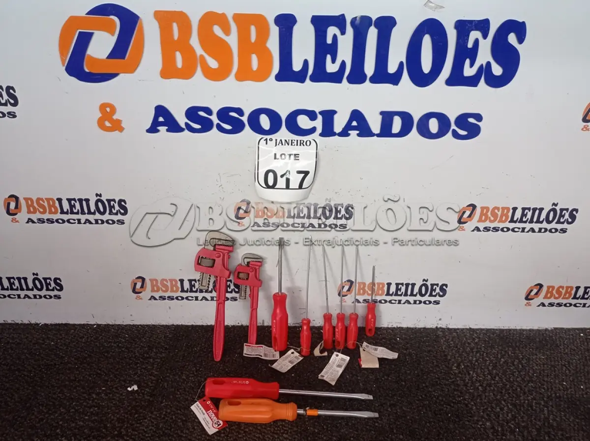 LOTE 017 - 02 CHAVES GRIFO E 07 CHAVES DE FENDA MARCAS E MODELOS DIVERSOS (NOVO). (NO ESTADO) ATENÇÃO! FAZER A VISITAÇÃO ANTES DE ARREMATAR, NÃO SABEMOS SE FUNCIONA. LEILÃO NÃO TEM GARANTIA E NEM DEVOLUÇÃO, SUJEITO A POSSÍVEIS AVARIAS VISÍVEIS/OCULTAS E/OU AUSÊNCIA DE COMPONENTES.